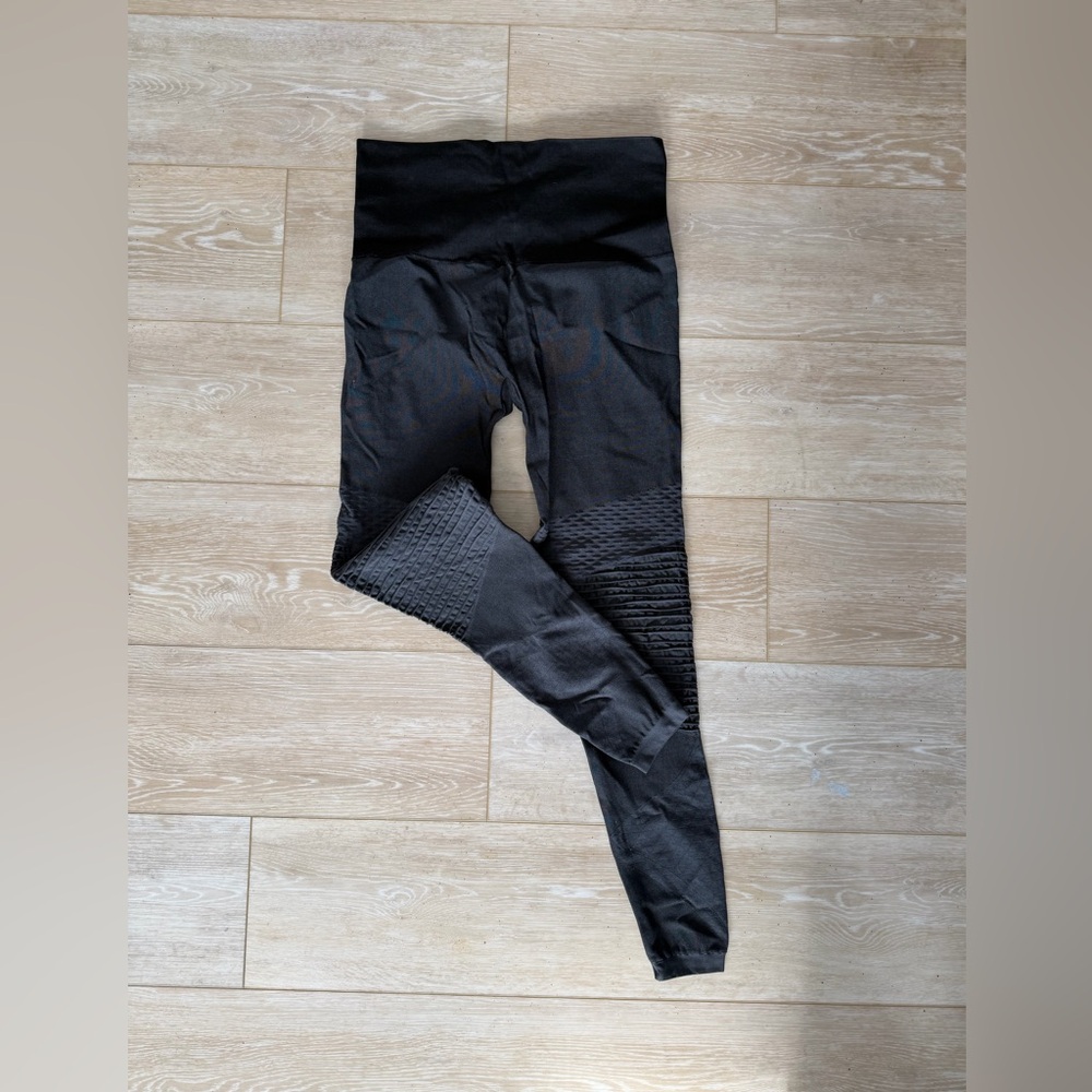 Spanx Grey Moto Textured Leggings - Picture 4 of 6